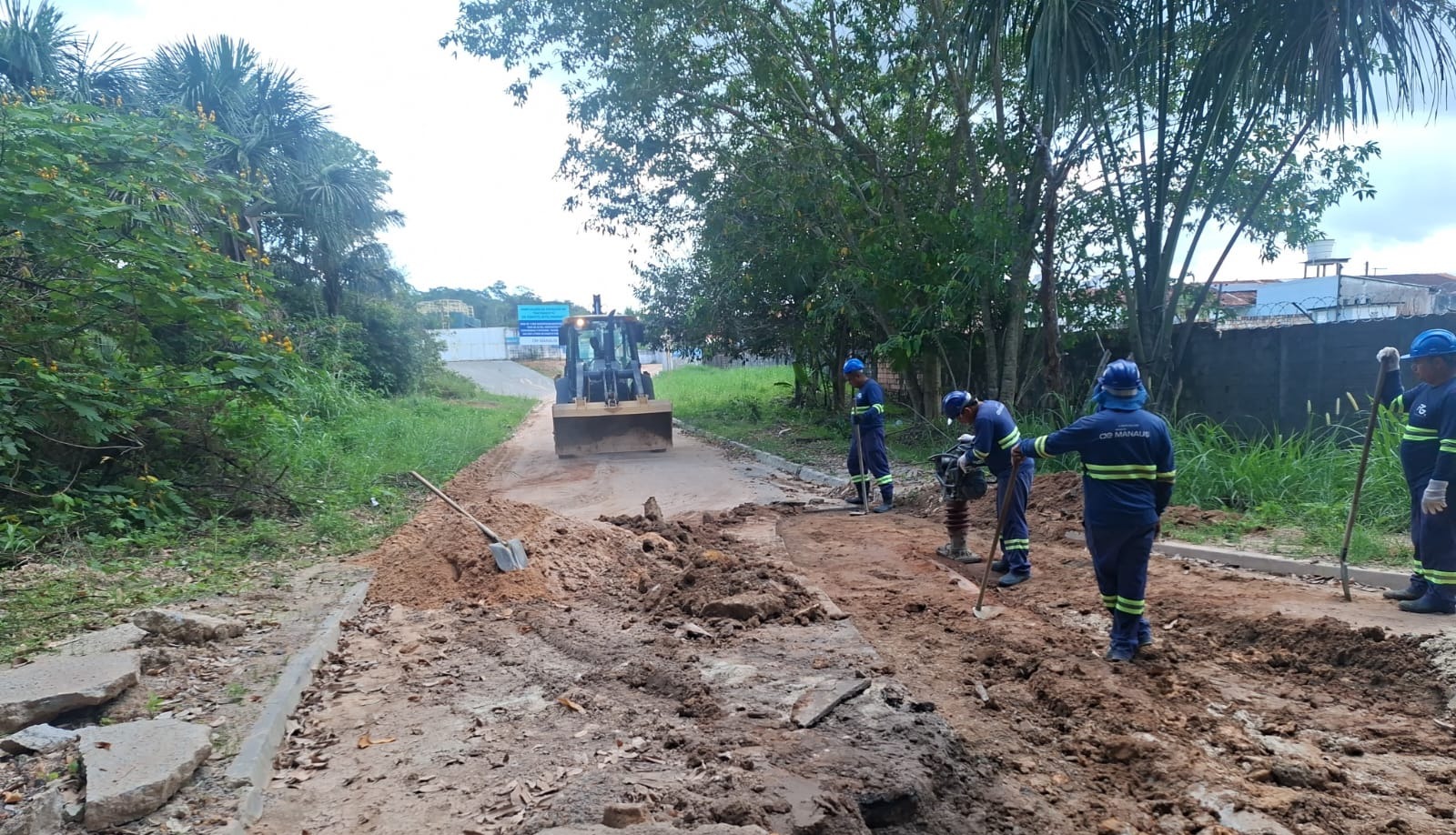 Prefeitura-de-Manaus-multa-Aguas-de-Manaus-por-obra-irregular-no-bairro-Lirio-do-Vale-2