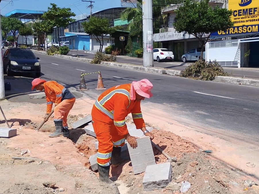 Prefeitura-de-Manaus-recupera-sistema-de-drenagem-na-avenida-Costa-e-Silva-e-reforca-infraestrutura-no-bairro-Raiz-2