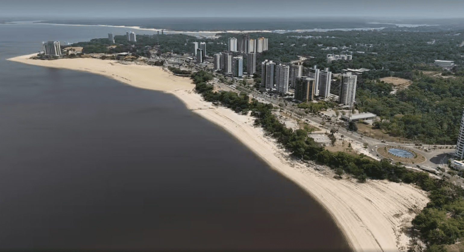 Praia da Ponta Negra é liberada para banhistas após subida do Rio Negro em Manaus