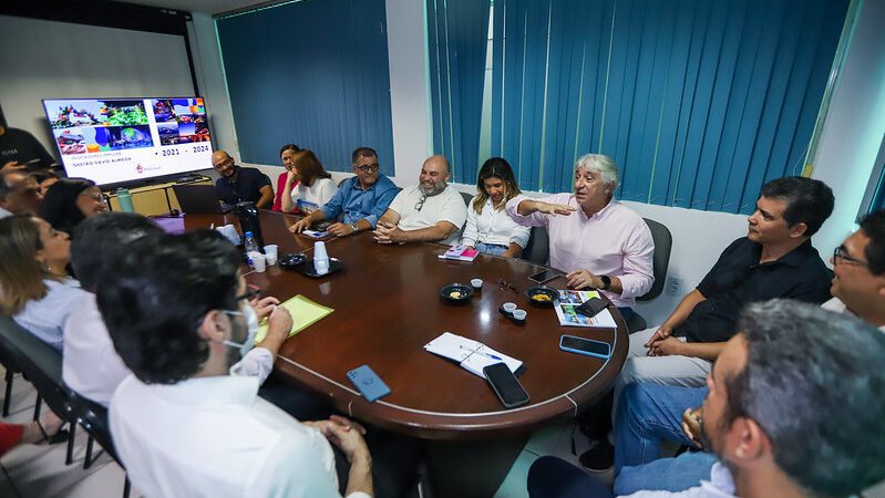 Prefeitura de Manaus tem reunião para alinhar concessão para uso da antiga sede dos Correios no Centro