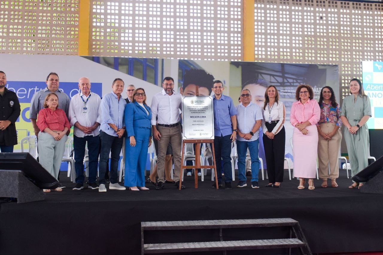 Quadra poliesportiva da Escola Terezinha Almeida, indicativo do deputado João Luiz ao Governo do Estado, é inaugurada no bairro Alvorada