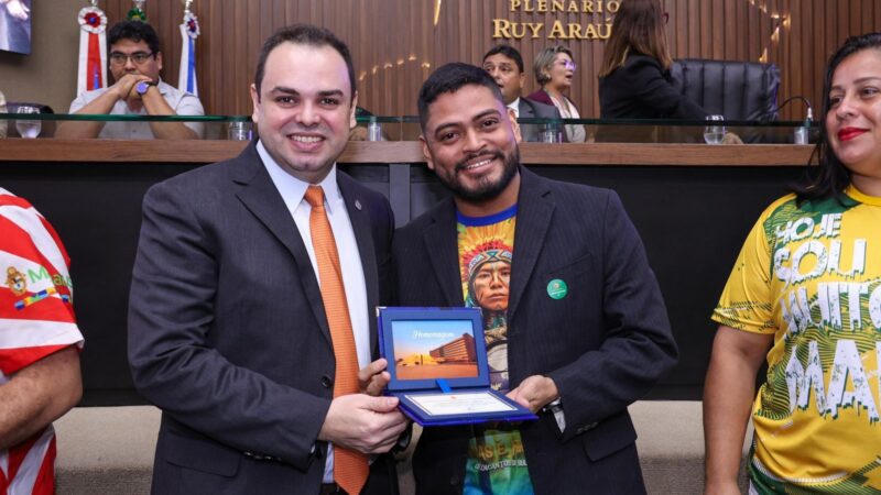 Roberto Cidade homenageia escolas de samba de Manaus durante Sessão Especial e destaca importância da festa para a economia do Estado