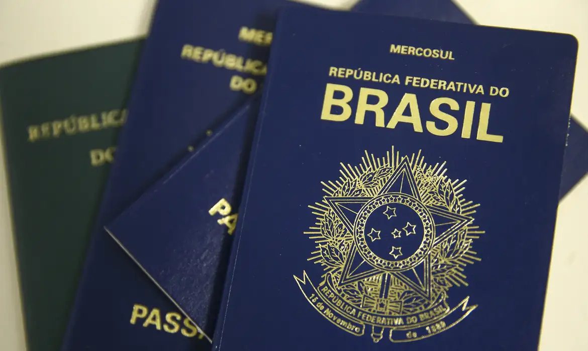 Governo Federal analisa pedido de aumento na taxa de emissão do passaporte