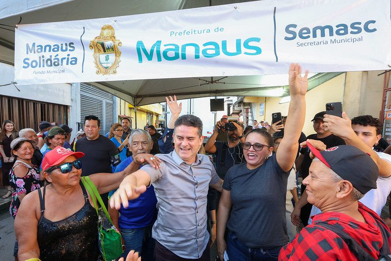 Prefeito David Almeida lidera entrega de 120 toneladas de peixes durante a Semana Santa em Manaus