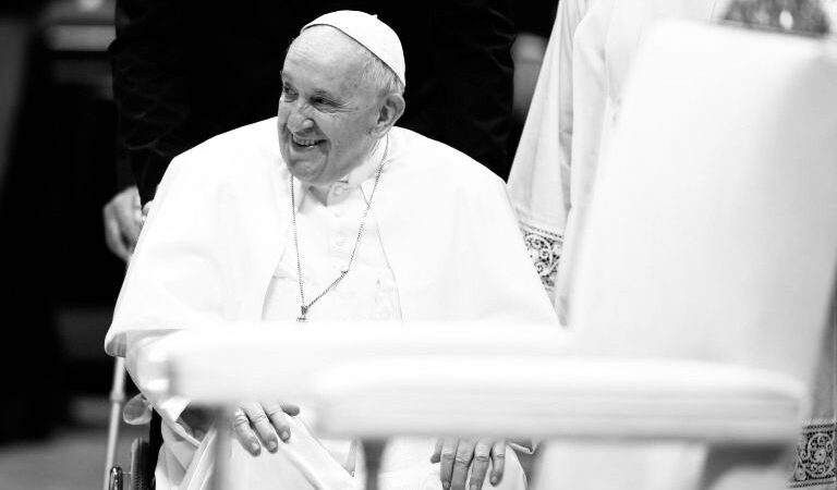 Morre Papa Francisco: o primeiro pontífice latino-americano e líder de uma Igreja em transformação