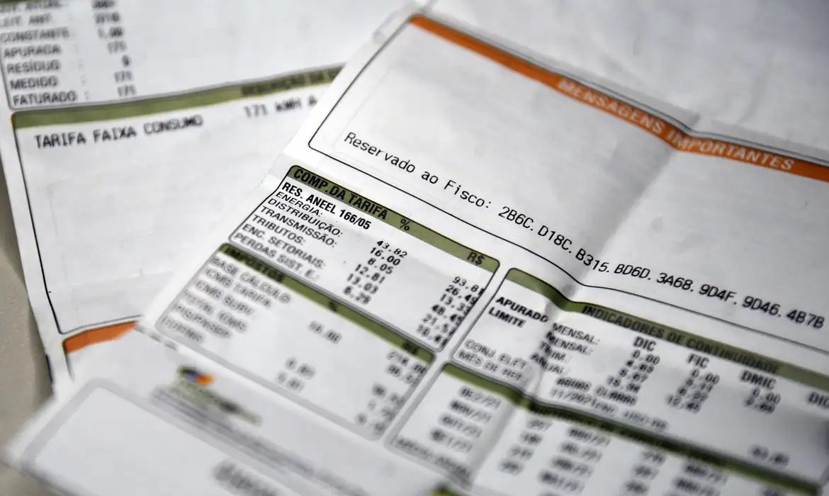 Energia elétrica: governo quer propor dispensar mais de 60 milhões de pessoas de pagar