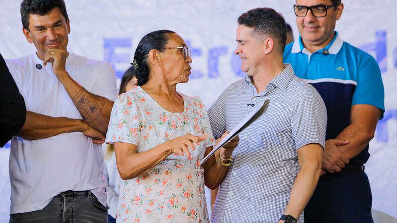 Prefeitura de Manaus entrega 403 títulos definitivos no Novo Reino 1 e avança na maior regularização fundiária da história da cidade