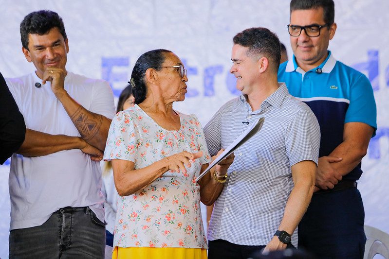 Prefeitura de Manaus entrega 403 títulos definitivos no Novo Reino 1 e avança na maior regularização fundiária da história da cidade