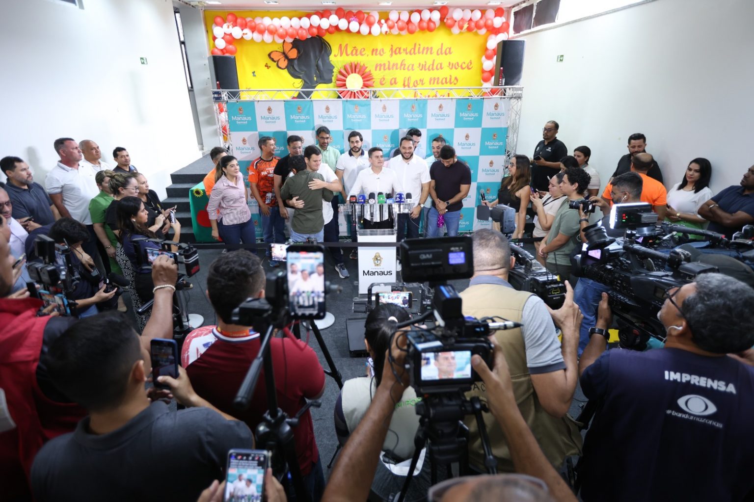 Manaus anuncia novo concurso com 1.500 vagas para a Educação