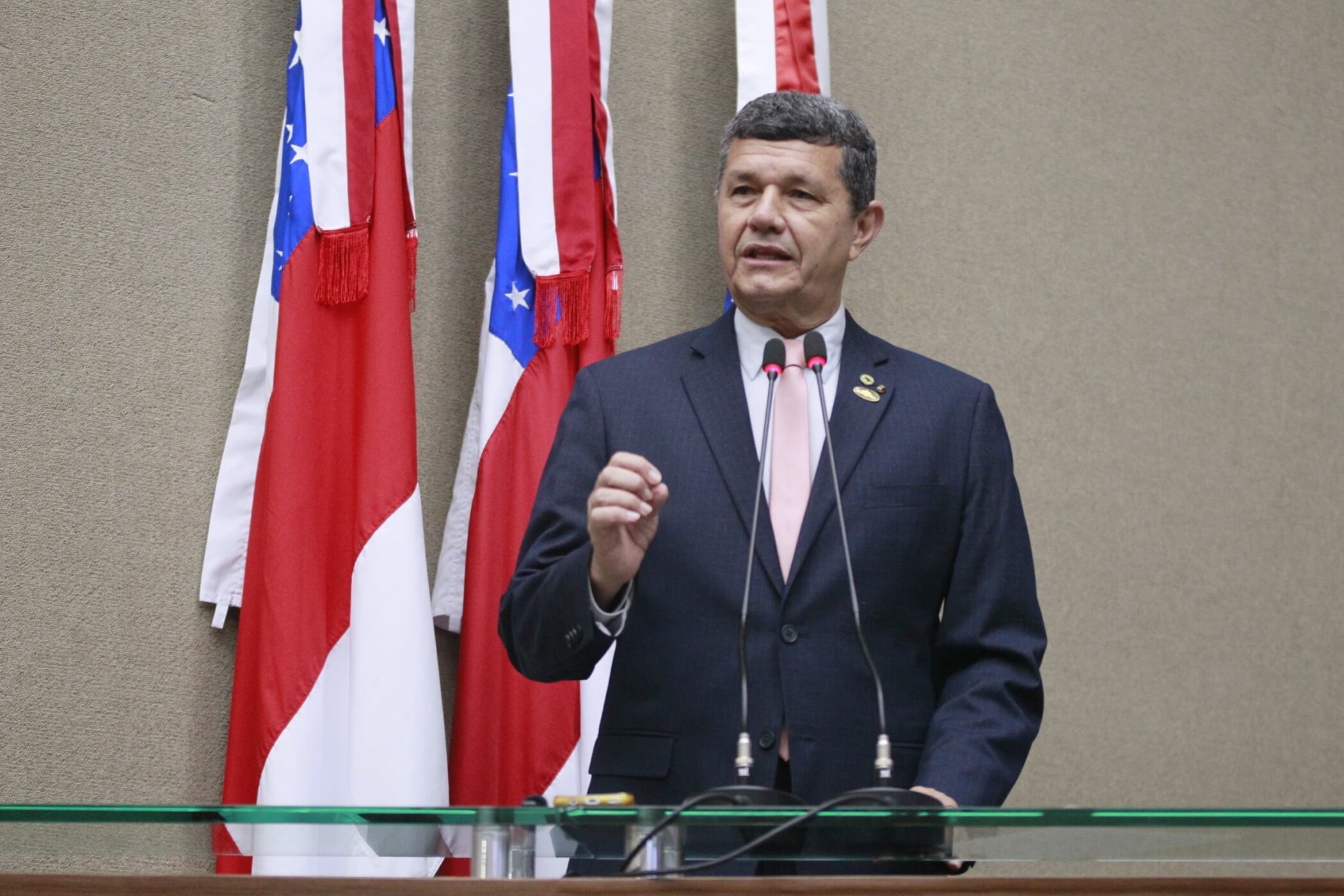 Deputados discutem infraestrutura, transporte aéreo e crédito durante sessão na Aleam