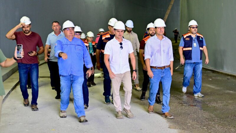 Prefeito David Almeida acompanha fase final das obras do complexo viário Rei Pelé e destaca intervenção artística no local