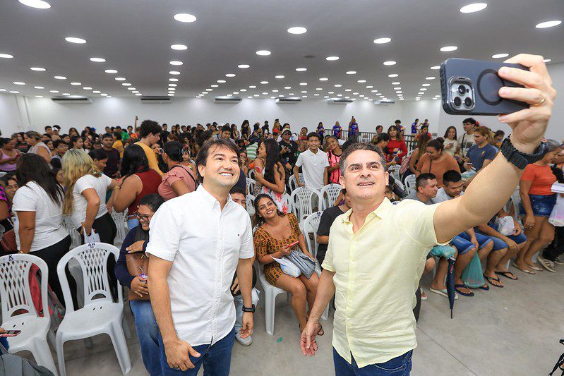 Prefeito acompanha entrega de pulseiras do #SouManaus 2025 e reforça alerta contra venda irregular