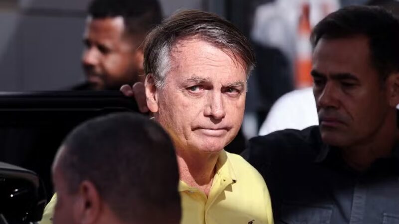 Moraes dá 48 horas para defesa de Bolsonaro se manifestar sobre descumprimento de medidas cautelares