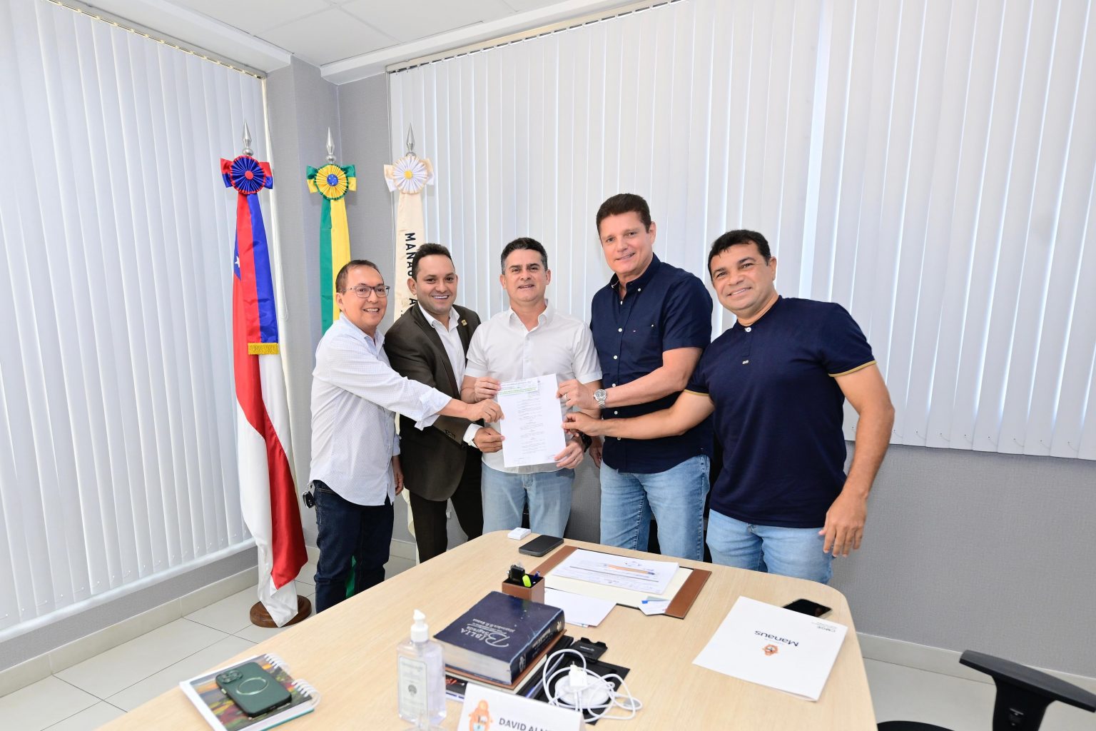 Manaus amplia serviço de táxi e táxi-frete com novo decreto do prefeito David Almeida