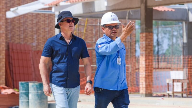 Prefeito David Almeida acompanha reta final de obras do residencial Carlos Braga destinado a 576 famílias em Manaus