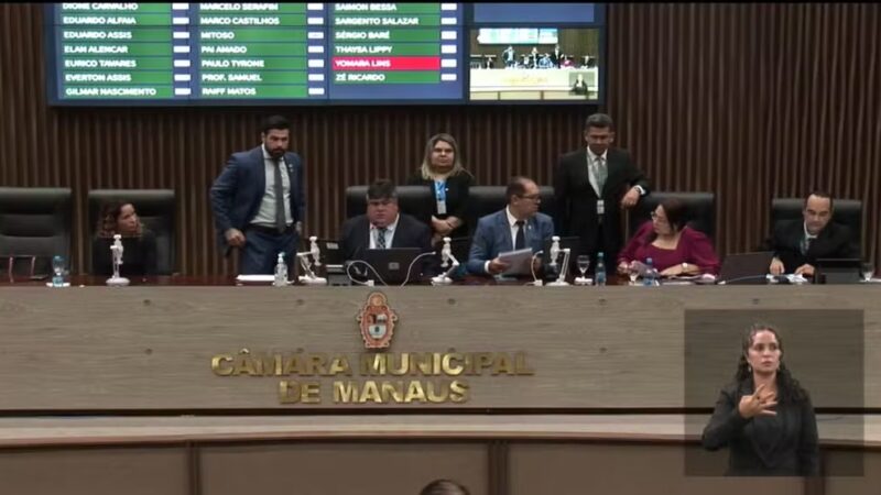 Reforma da Previdência é aprovada em 2º turno na Câmara de Manaus em meio à greve de professores